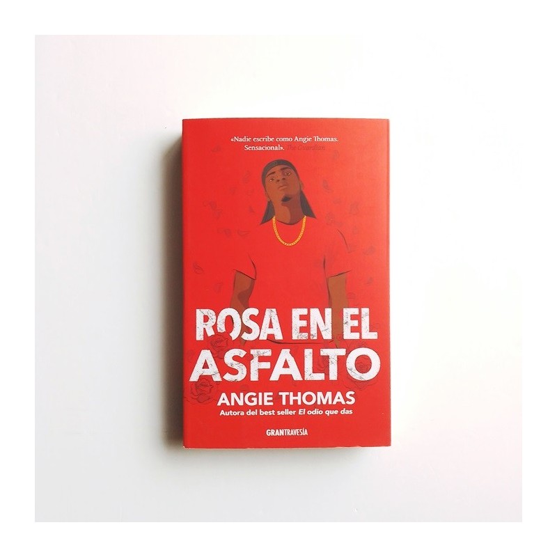 Rosa en el asfalto - Angie Thomas