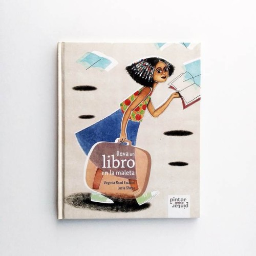 Lleva un libro en la maleta
