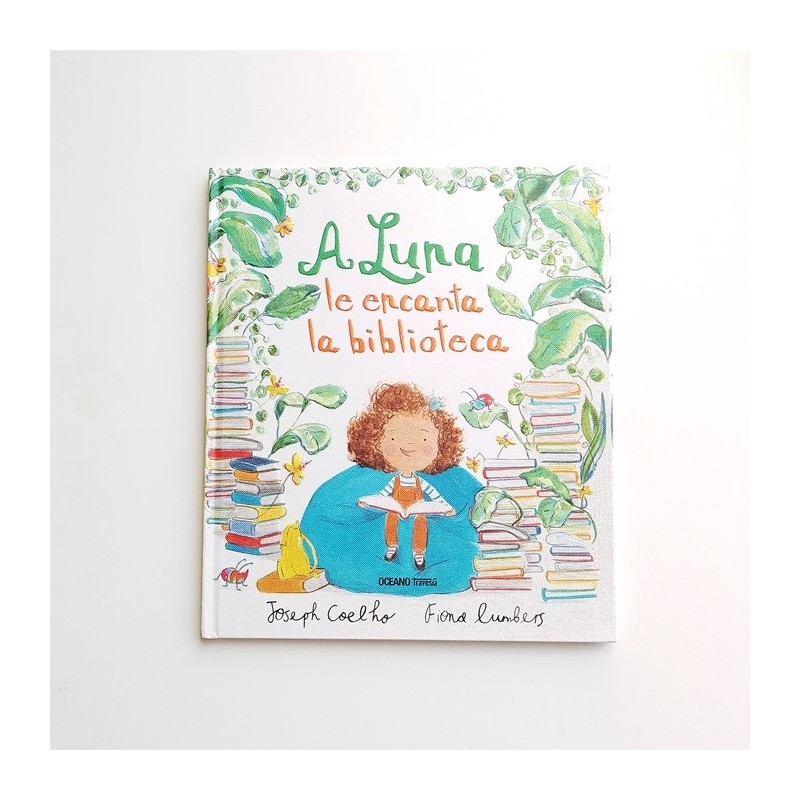 A Luna le encanta la biblioteca